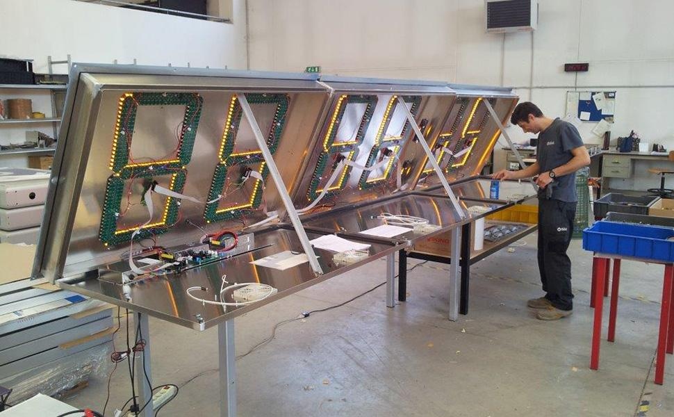 progettazione e realizzazione di display a led